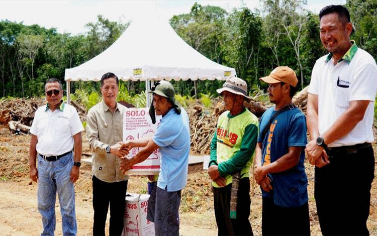 Pj Bupati Barut Harapkan Kegiatan Tanam Jagung Tingkatkan Kesejahteraan Petani