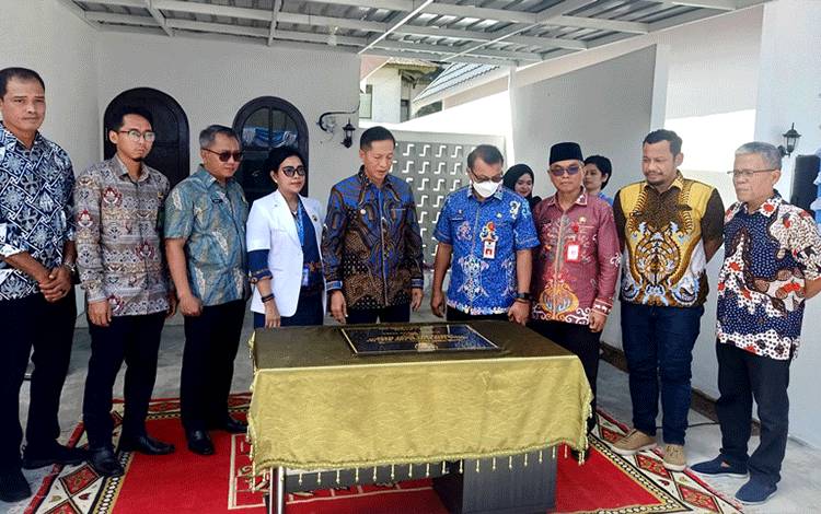 Pj Bupati Resmikan Perumahan Dinas Dokter Spesialis Kompleks RSUD Muara Teweh
