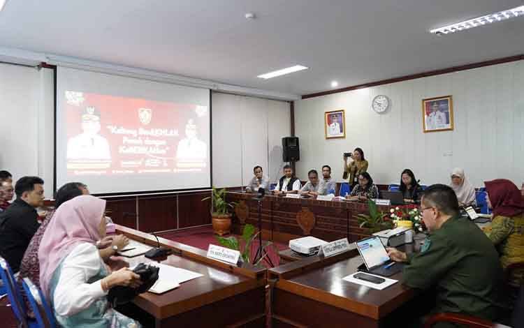 Rapat Pertumbuhan Ekonomi Provinsi Kalteng Tahun 2025, di Ruang Rapat Bajakah, Kantor Gubernur Kalteng, Jumat, 14 Maret 2025. (FOTO: DONI)