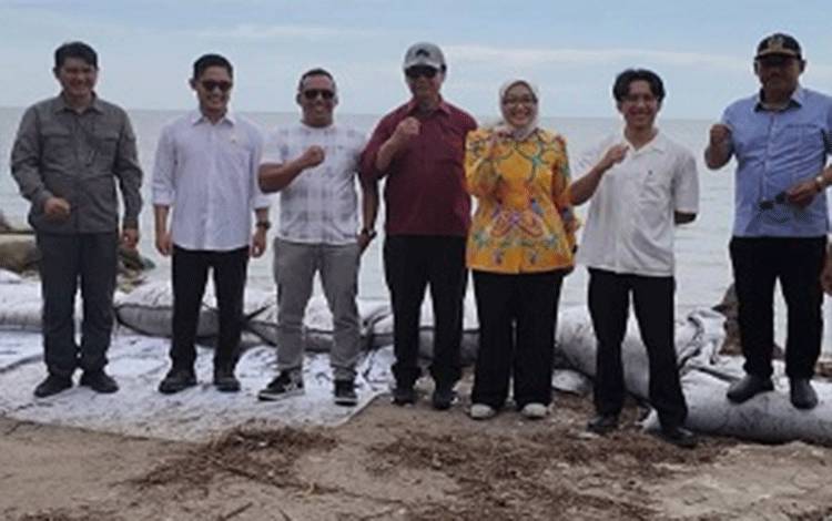 Wakil Ketua I DPRD Kalteng Tinjau Pantai Kubu-Keraya, Tekankan Pentingnya Perlindungan Pesisir