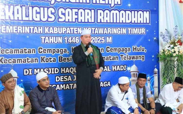 Bupati Kotim Disambut Ribuan Warga saat Safari Ramadan di Cempaga