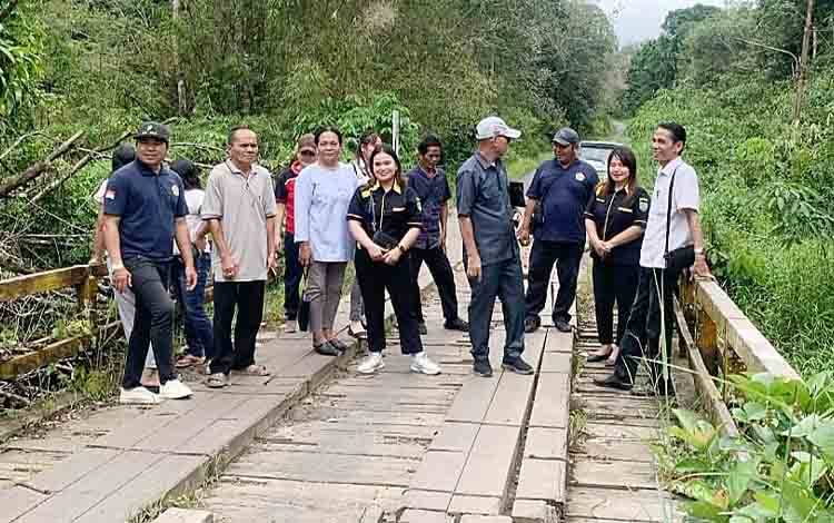 Anggota DPRD Barito Timur Dorong Perbaikan Jembatan Sei Muru yang Terabaikan