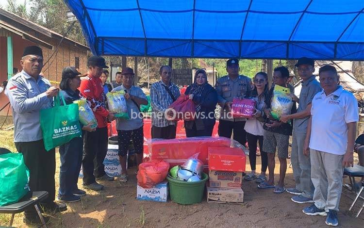 Wakil Bupati Kotim Serahkan Bantuan untuk Korban Kebakaran di Desa Tumbang Sangai