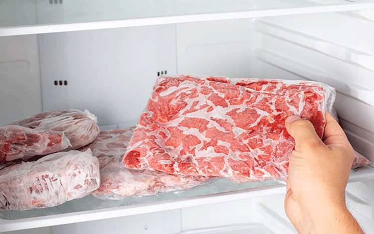 Daging Beku Bulog Laris Manis di Kotim Selama Ramadan