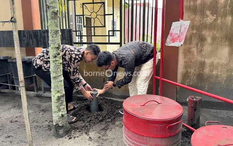PLN UIP KLB Inisiasi Pengelolaan Lingkungan Berkelanjutan dengan Pemasangan Biopori