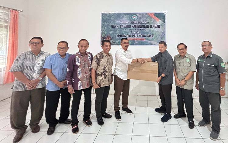 GAPKI Kalteng Beri Bantuan YPTKES Bentuk Dukungan bagi Dunia Pendidikan di Kalteng