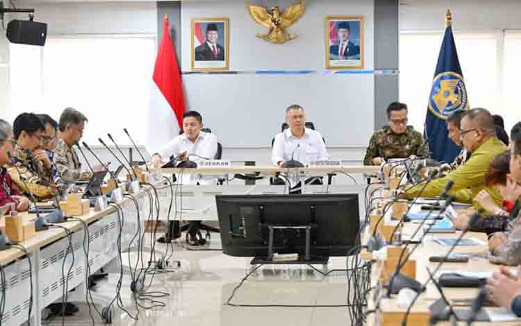 Menhub-Seskab-Wamen BUMN Upayakan Sukseskan Angkutan Lebaran