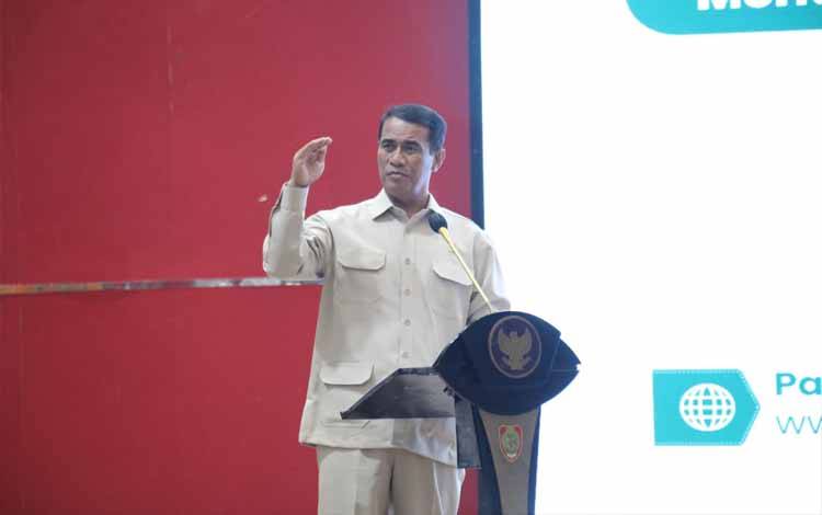 Menteri Pertnian, Andi Amran Sulaiman saat kegiatan rakor bersama Pemda dan Penyuluh Pertanian di Aula Jayang Tingang, Rabu, 19 Maret 2025. (FOTO:ASEP)