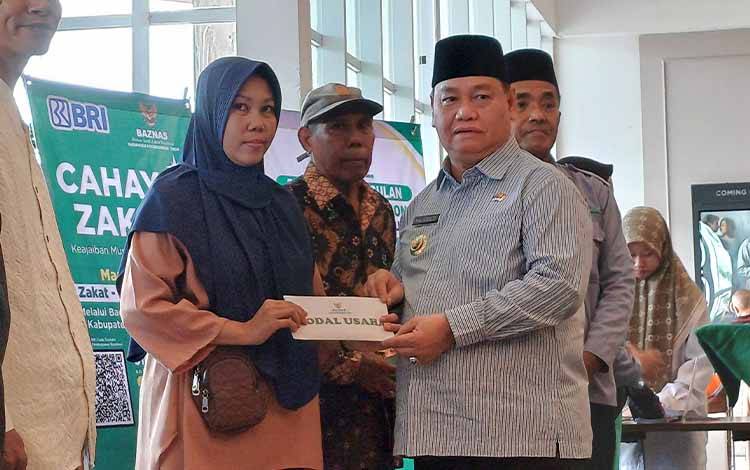 Baznas Kotim Salurkan Zakat Senilai Rp30 Juta
