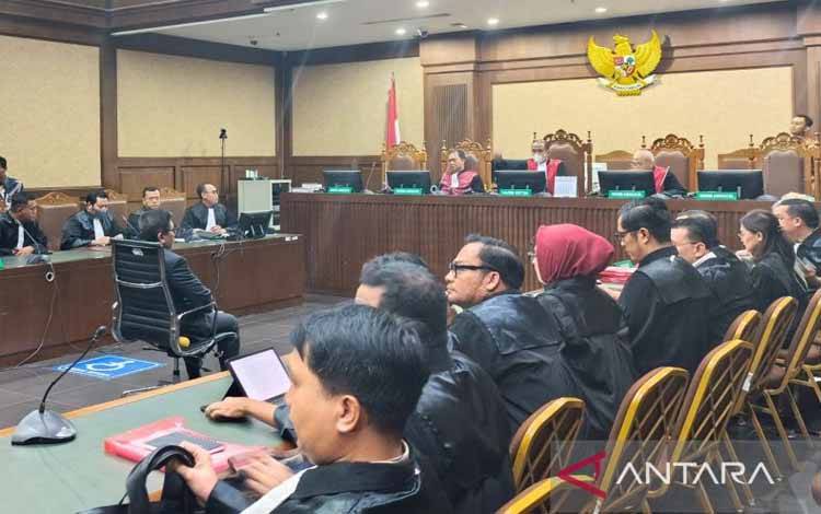 Hasto Sebut Sempat Diancam jadi Tersangka jika PDIP Pecat Jokowi