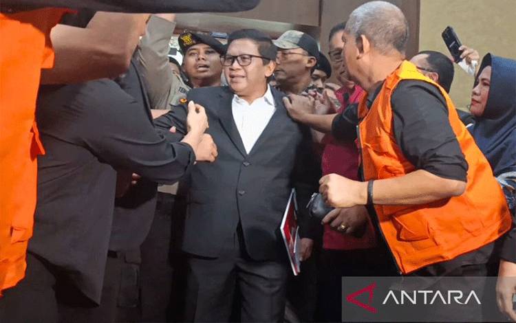 Hasto Duga Ada Konflik Kepentingan dalam Proses Penyidikan Kasusnya