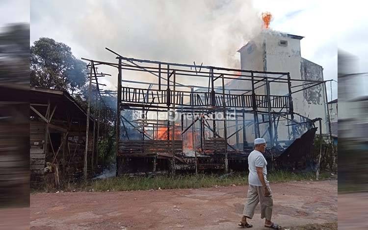 Satu Rumah dan Gedung Walet di Desa Penyahuan Kotim Ludes Terbakar