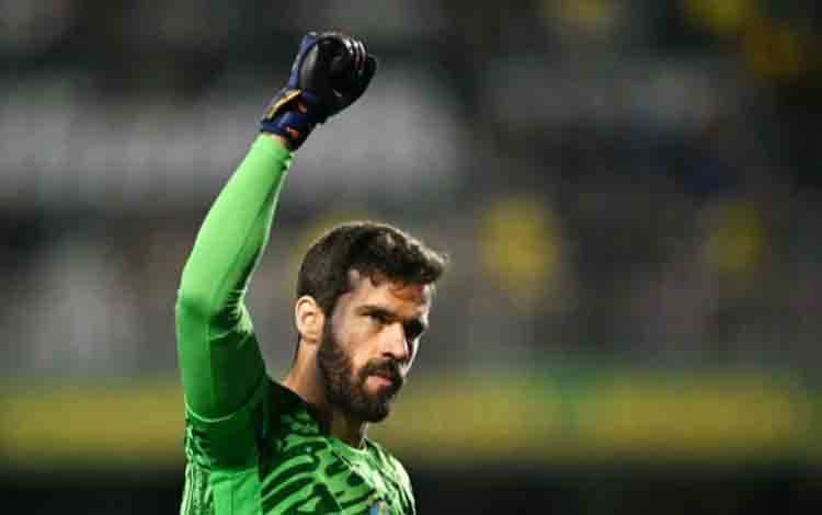Alisson Tinggalkan Timnas Brazil karena Cedera Kepala