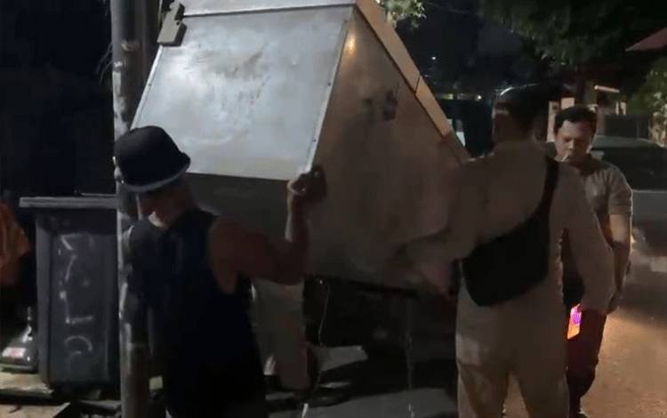 Polisi Tangkap Sekuriti Rumah yang Curi Kulkas dan AC