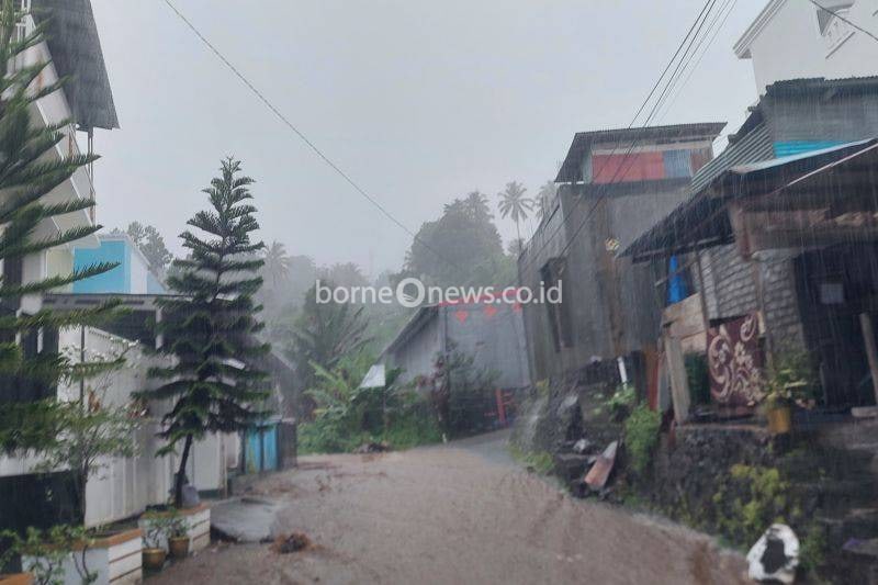 BMKG Prakirakan Sebagian Besar Indonesia Hujan Ringan Senin