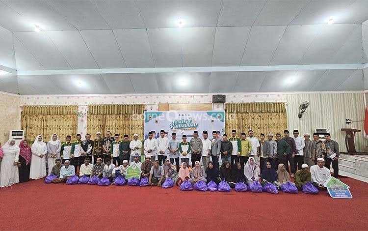 Kemenag dan BAZNAS Kapuas Salurkan 250 Paket Bingkisan Kepada Mustahik