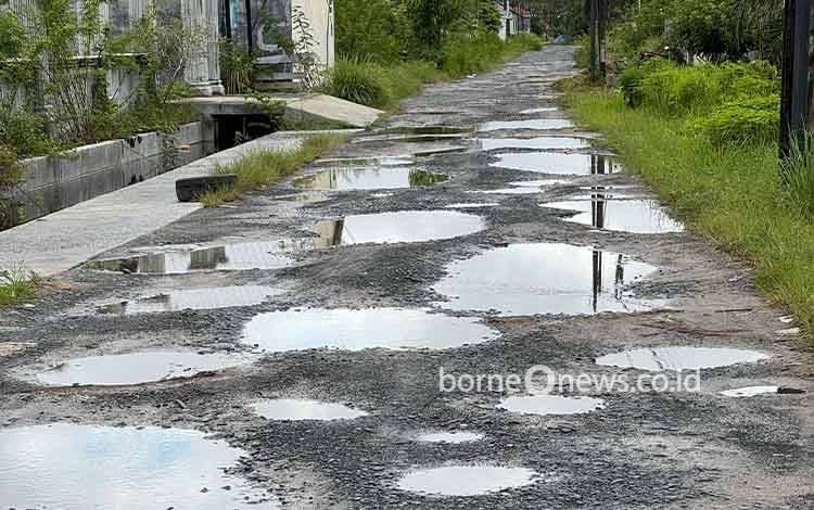 Warga Jalan Menteng XIX Palangka Raya Layangkan Surat Terbuka Minta Perbaikan Jalan Rusak