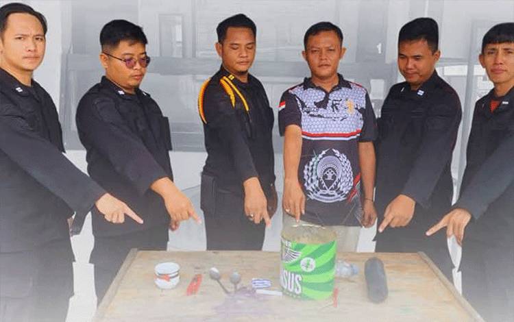 Tingkatkan Keamanan, KPR Rutan Kapuas Razia Kamar WBP