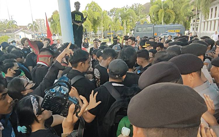 Gemas Kalteng Tolak UU TNI dan Multifungsi TNI di Gedung DPRD