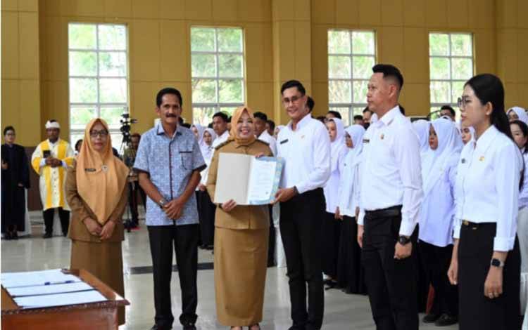 594 PPPK Terima SK Pengangkatan, Bupati Kobar Nurhidayah: Pelayanan Masyarakat Harus Tetap Optimal