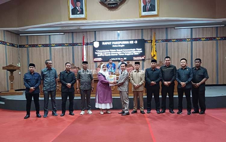 Sempat Tertunda, Paripurna Penyampaian LKPj 2024 Bupati Kotim Digelar Malam Hari