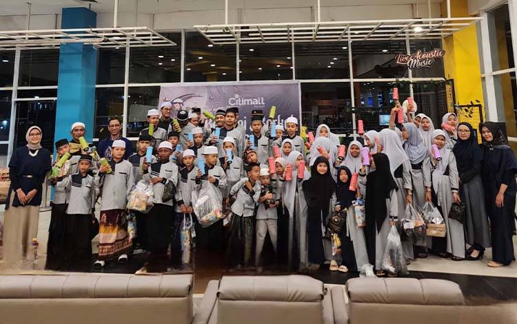 Berbagi Berkah Ramadan Sasar Puluhan Anak Panti Asuhan di Sampit