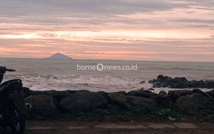 BMKG Prakirakan Tinggi Gelombang Capai Empat Meter di Perairan Banten