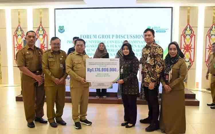 Kapuas Luncurkan Perlindungan bagi 10 Ribu Pekerja Rentan Tahun 2025