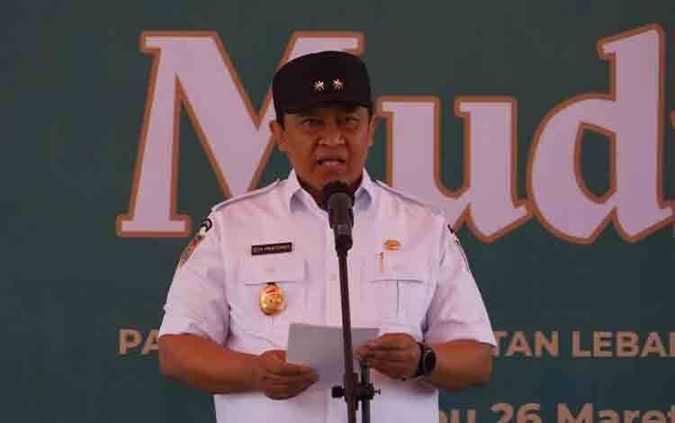 Wagub Kalteng, Edy Pratowo bacakan sambutan. (FOTO: RIN)