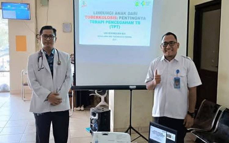 Tim RSUD dr. H. Soemarno Sosroatmodjo Kuala Kapuas saat berikan edukasi terkait penanganan TBC Anak, Rabu, 26 Maret 2025. (FOTO: IST)