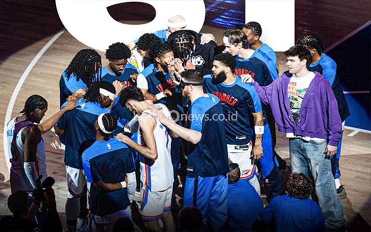 Oklahoma City Thunder meraih kemenangan ke-61 usai menundukkan Memphis Grizzlies 125-104 di Paycom Center, Jumat (28/3/2025). ANTARA/X/@okcthunder