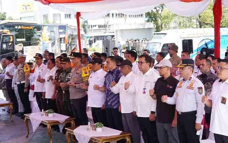 OJK Provinsi Kalimantan Tengah berkontribusi dalam menyukseskan Program Mudik Gratis yang diselenggarakan oleh Dinas Perhubungan Kalteng.(FOTO: Istimewa)