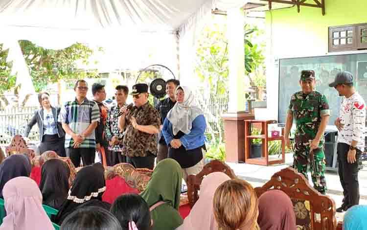 Pasar Murah Pemprov Kalteng Bantu Penuhi Kebutuhan Masyarakat Kotim Jelang Hari Raya Idulfitri
