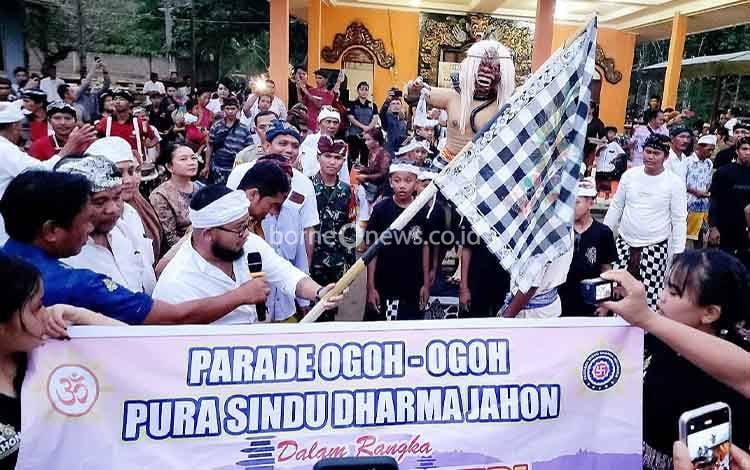 Wabup Barito Timur Lepas Pawai Ogoh-Ogoh di Desa Sumber Garunggung