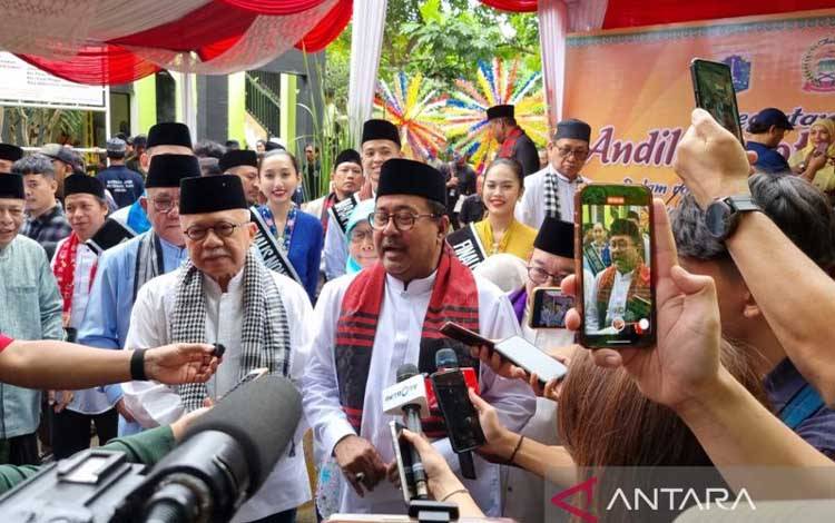 Wakil Gubernur Jakarta Rano Karno yang biasa disapa Bang Doel memberikan keterangan kepada pers di Ragunan, Jakarta Selatan, Sabtu (29/3/2025). ANTARA/Risky Syukur