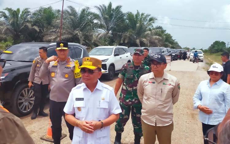 Gubernur Kalteng Targetkan Rekonstruksi Jalan Lingkar Selatan Sampit Tuntas 2026