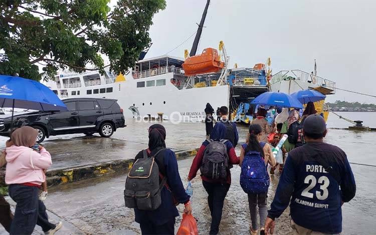 Arus Mudik Lebaran di Pelabuhan Sampit Menurun 10 Persen