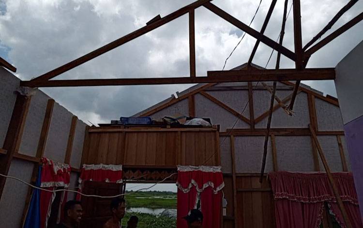 Dewan Imbau Warga Palangka Raya Perkuat Struktur Bangunan Antisipasi Angin Kencang