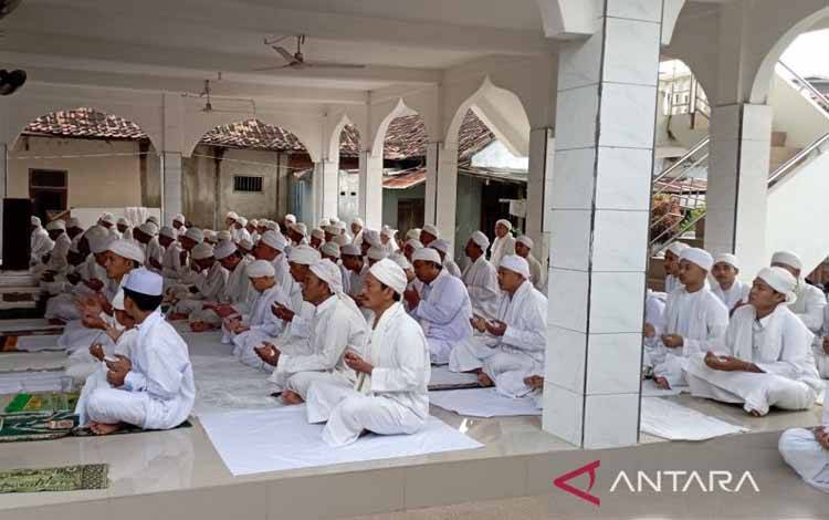 Jamaah Asy-Syahadatain Laksanakan Salat Id Lebih Awal
