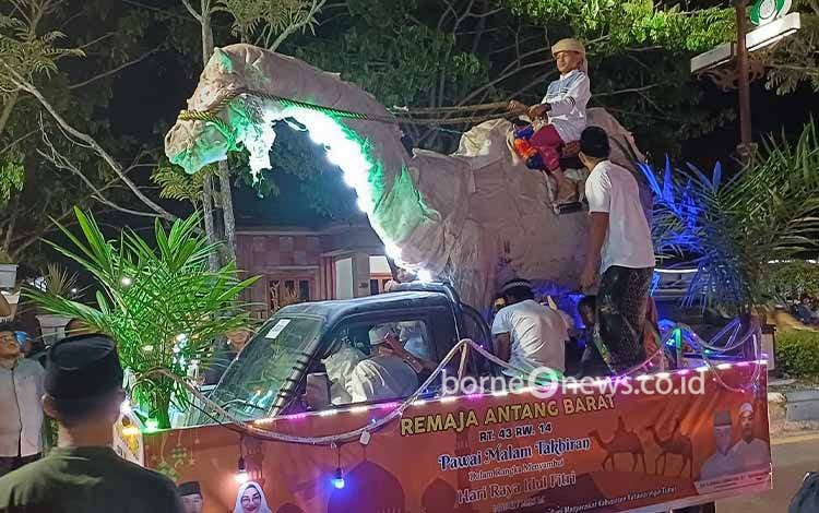 Ratusan Peserta Mobil Hias Meriahkan Pawai Takbiran di Kotim