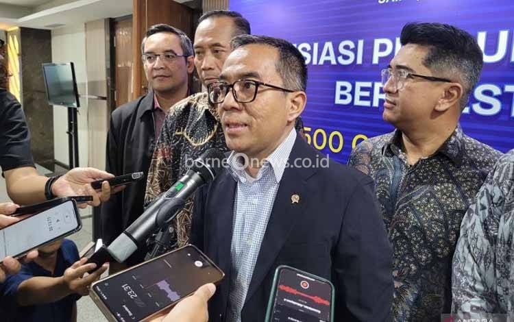 Menteri Pendidikan Tinggi, Sains, dan Teknologi (Mendiktisaintek) Brian Yuliarto saat memberikan keterangan kepada awak media di Jakarta, Kamis (20/3/2025). ANTARA/Sean Filo Muhamad