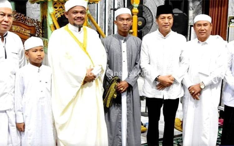 Pj Bupati Barito Utara Shalat Ied di Masjid Jami dan Gelar Open House di Rujab