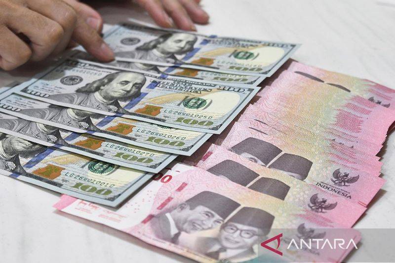 Rupiah Diperkirakan Alami Tekanan Berat Akibat Kebijakan Tarif AS