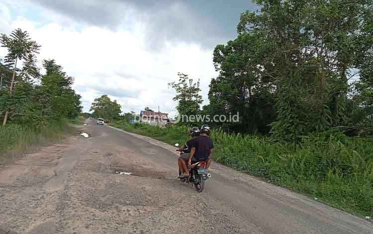 Jalan Pramuka Sampit Minim Penerangan dan Berlubang, Warga: Berbahaya dan Rawan Kejahatan