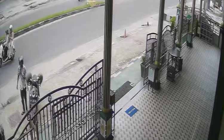 Ditinggal Salat, Ponsel Seorang Wanita Diambil OTK di Palangka Raya