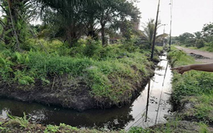 Dewan Ingatkan Warga Palangka Raya Tidak Buang Sampah ke Drainase