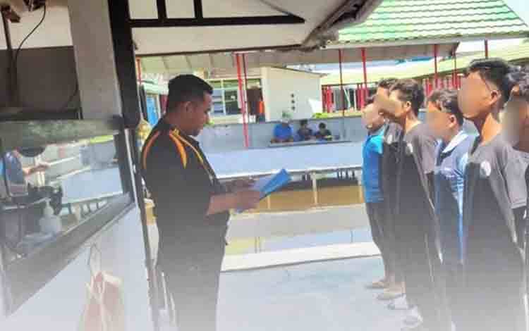 Karupam Rutan Kapuas Berikan Pengarahan kepada Tamping Kebersihan