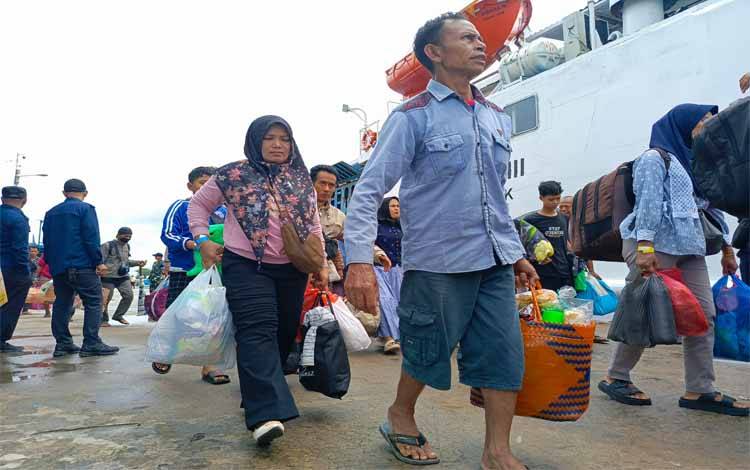 Pelayanan Angkutan Lebaran di Pelabuhan Sampit Dinilai Berjalan Lancar dan Tertib