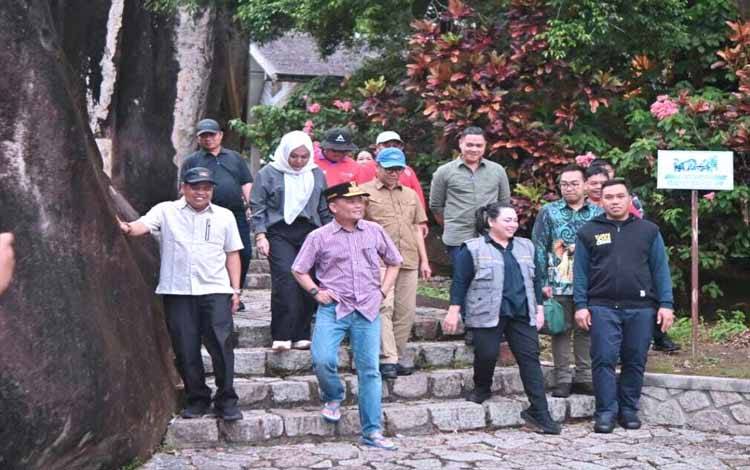 Gubernur Agustiar Pastikan TPA Masjid Baiturrohman Dapat Dukungan Penuh