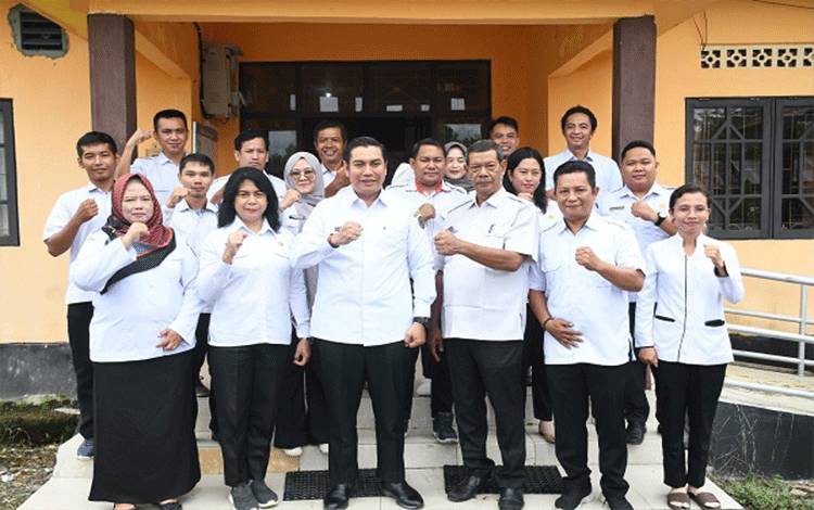Wabup Pulpis Imbau Tingkatkan Pelayanan kepada Masyarakat saat Berkunjung ke Disnakertrans